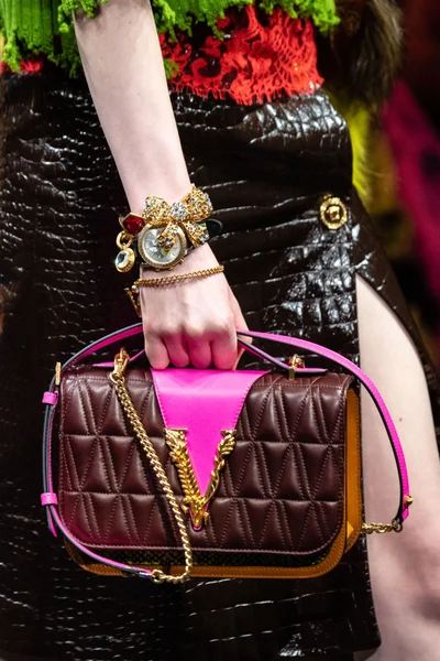 Look 25